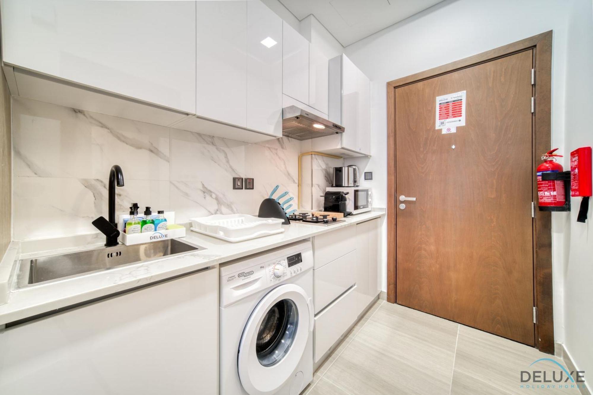 Relaxing Studio At Pantheon Elysee Ii Jvc By Deluxe Apartment *